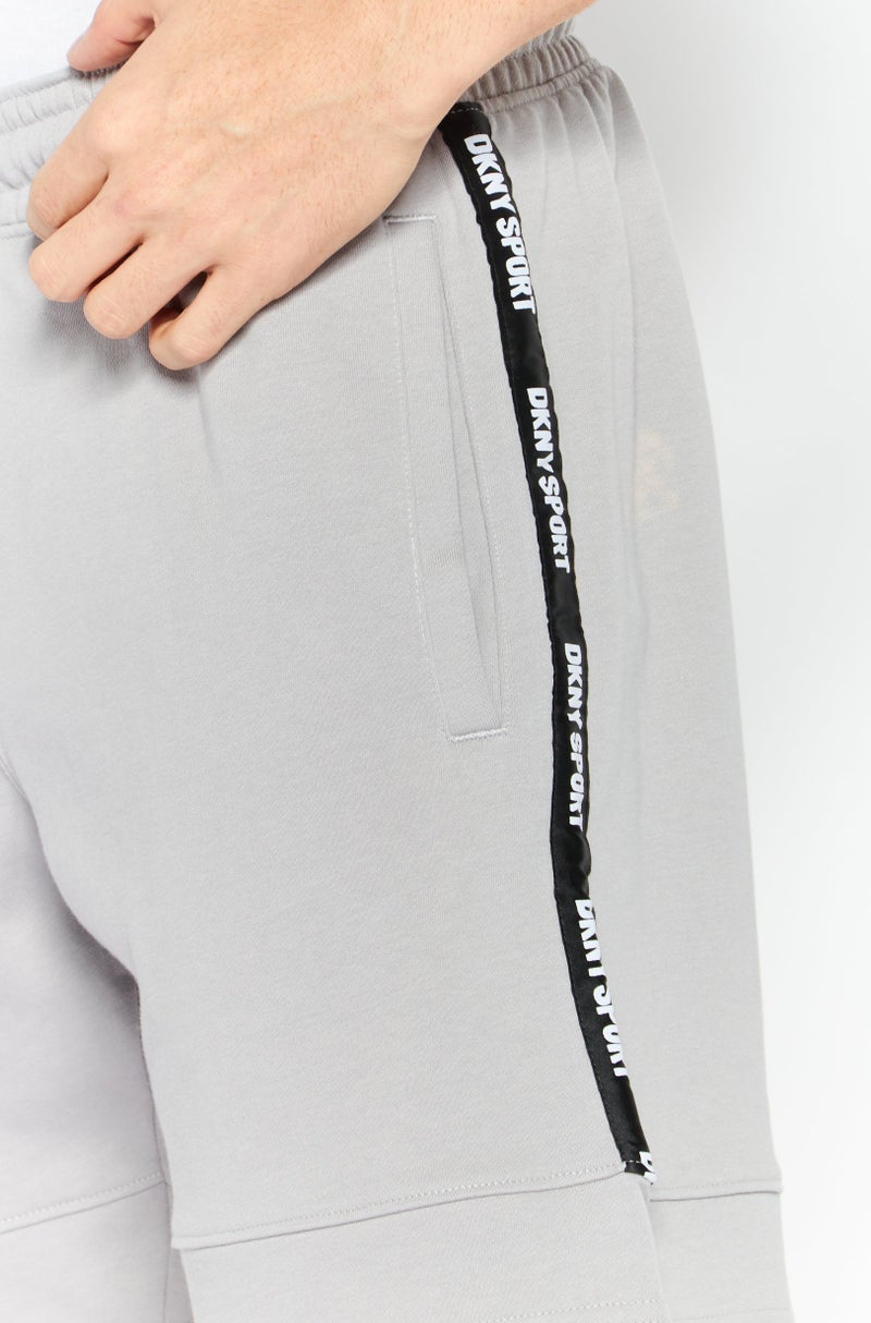 DKNY Sport شورتات تدريب رياضية للرجال مع حبل سحب، فضي - Image 3