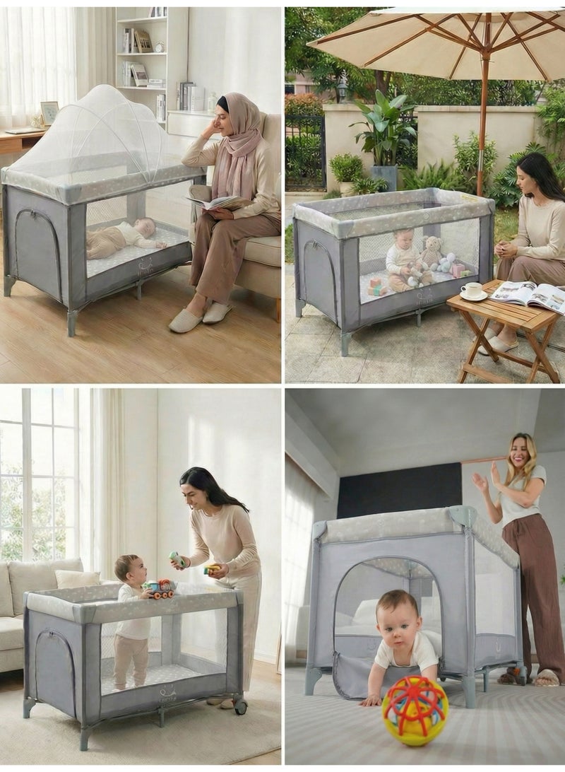 أم أكثر سرير أطفال متنقل 3 في 1 مع ناموسية من مومور (125×60×77 سم) - مهد مواليد قابل للطي بقماش آمن للبشرة، عجلات بفرامل أمان وباب جانبي - ساحة لعب واسعة للكشتة والبيت - رمادي - Image 5
