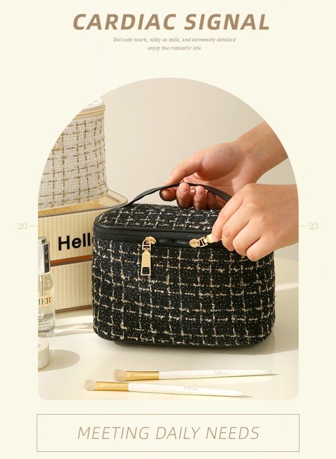 Hand Makeup Bag Travel Portable Cosmetics Black Storage Bag - Image 3