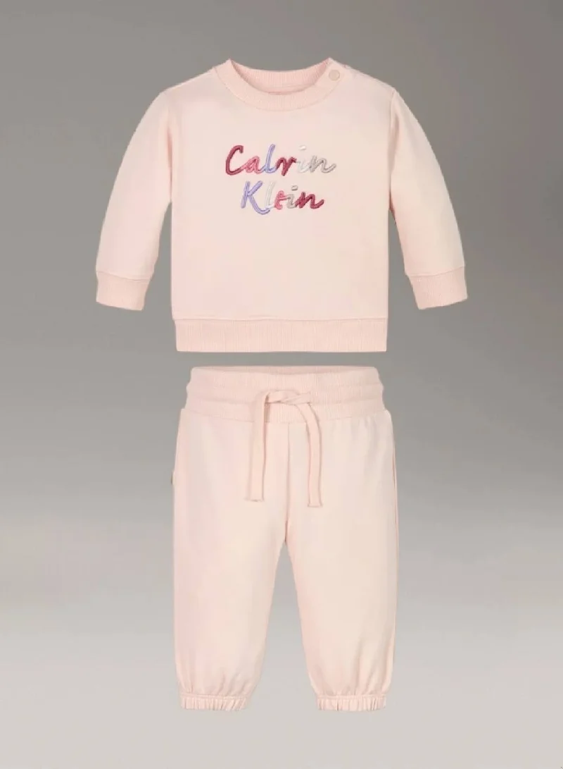 كالفن كلاين جينز بدلة من قطن التيري بشعار لحديثي الولادة