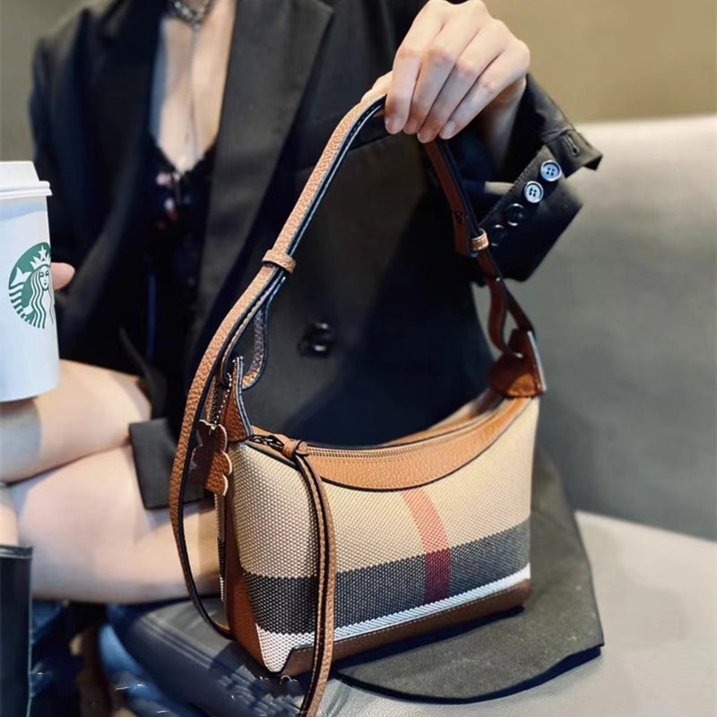 High-End Sense Plaid Underarm Bag Women'S 2024 Spring New Woolen Crossbody Crescent Bag Retro British Style Shoulder Bag - Image 5