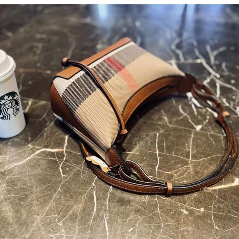High-End Sense Plaid Underarm Bag Women'S 2024 Spring New Woolen Crossbody Crescent Bag Retro British Style Shoulder Bag - Image 3