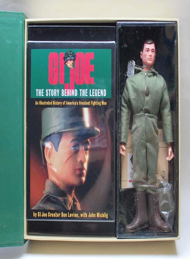 G. I. Joe GI Joe Masterpiece Edition The Ultimate Collectible - Action Soldier with Deluxe Book and Original Reproduction 1964 GI Joe With Black Hair - Image 5