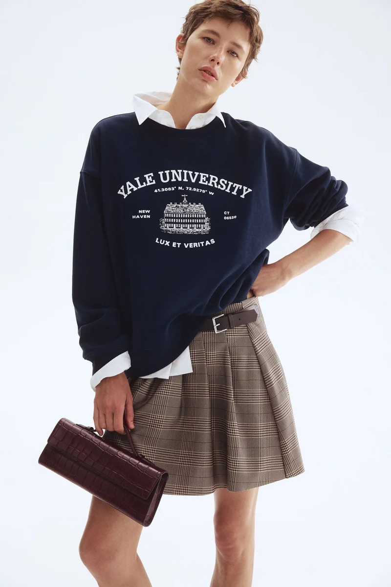 اتش اند ام بلوزة بطبعة مميزة