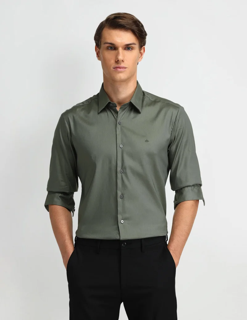 Manhattan Slim Fit Solid Shirt