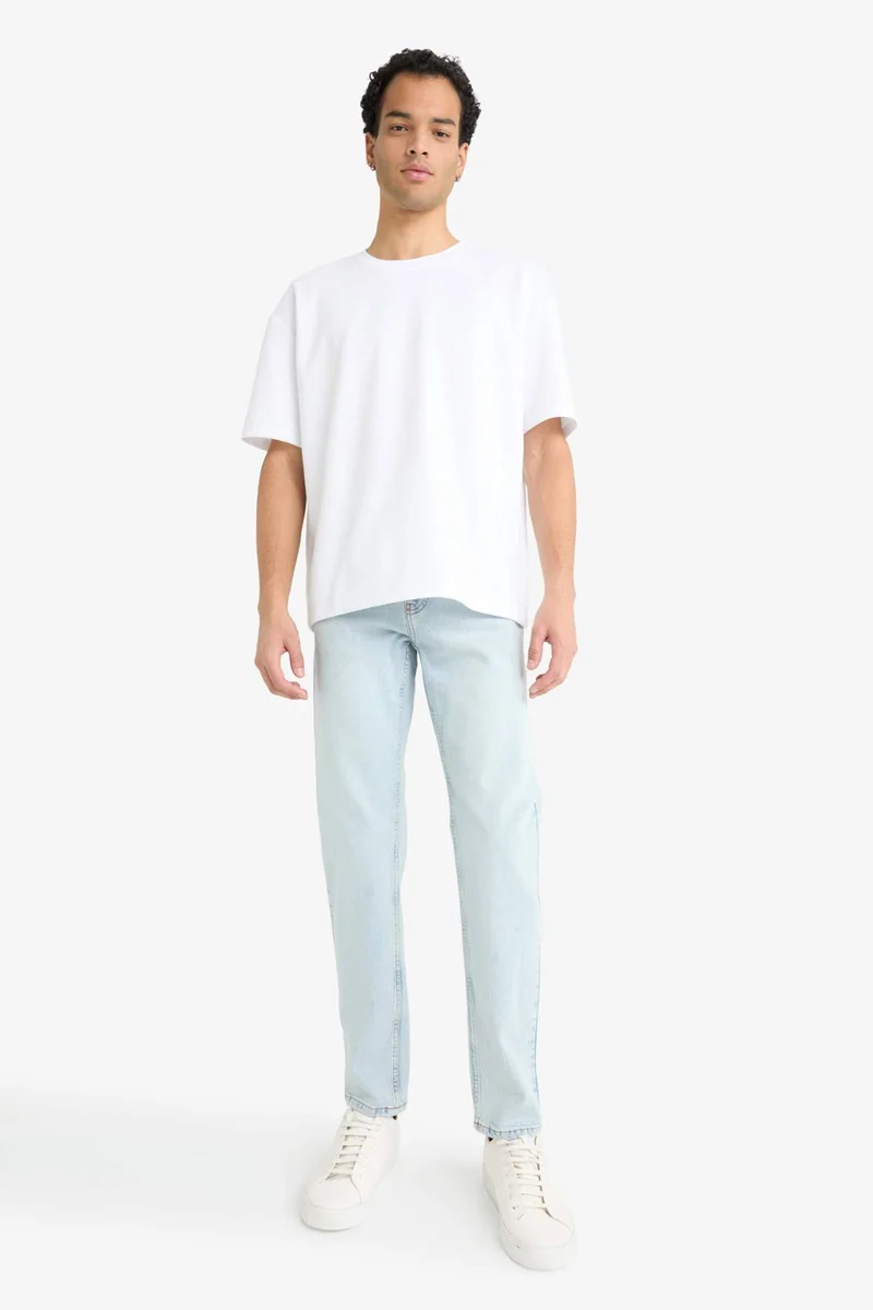 ديفاكتو Slim Tapered Fit Skinny Leg Jeans