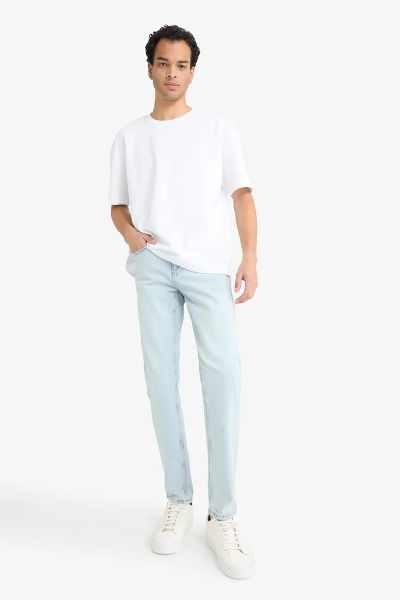 ديفاكتو Slim Tapered Fit Skinny Leg Jeans