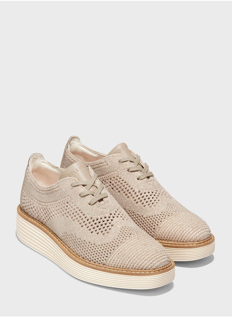 COLE HAAN حذاء رياضي Pltform برباط من الأعلى إلى الأسفل  - Image 2