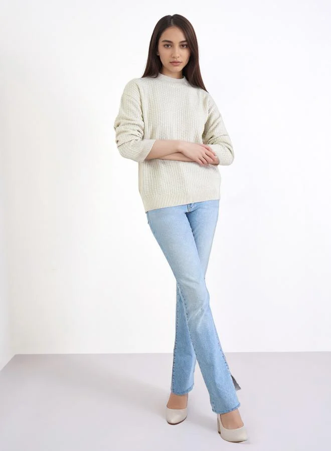 ستايلي سويتر محبوك أبيض مائل للكريمي بقصة عادية
