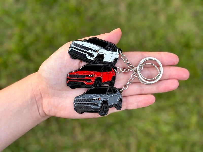 FOUR WHEEL BEAST مفتاح معدني لجيب كومباس - ملحقات جيب مرخصة رسميًا للنساء والرجال، سلسلة مفاتيح رائعة (أبيض) - Image 3