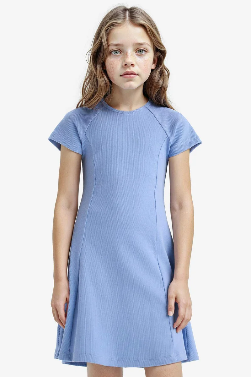 ديفاكتو A Cut Short Sleeve Knitted Dress