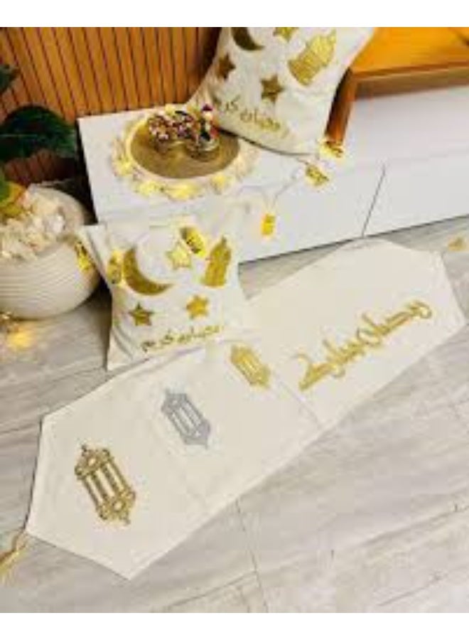 طقم رمضان مكون من مفرش طاولة و2 غطاء وسادة - Image 1