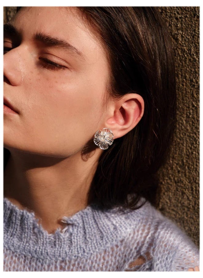 NeeMee Design-Inspired Pleated Floral Hollow Earrings - Image 1