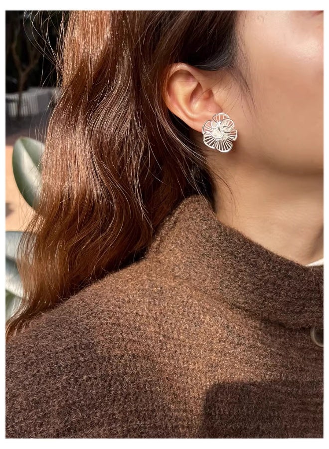 NeeMee Design-Inspired Pleated Floral Hollow Earrings - Image 4