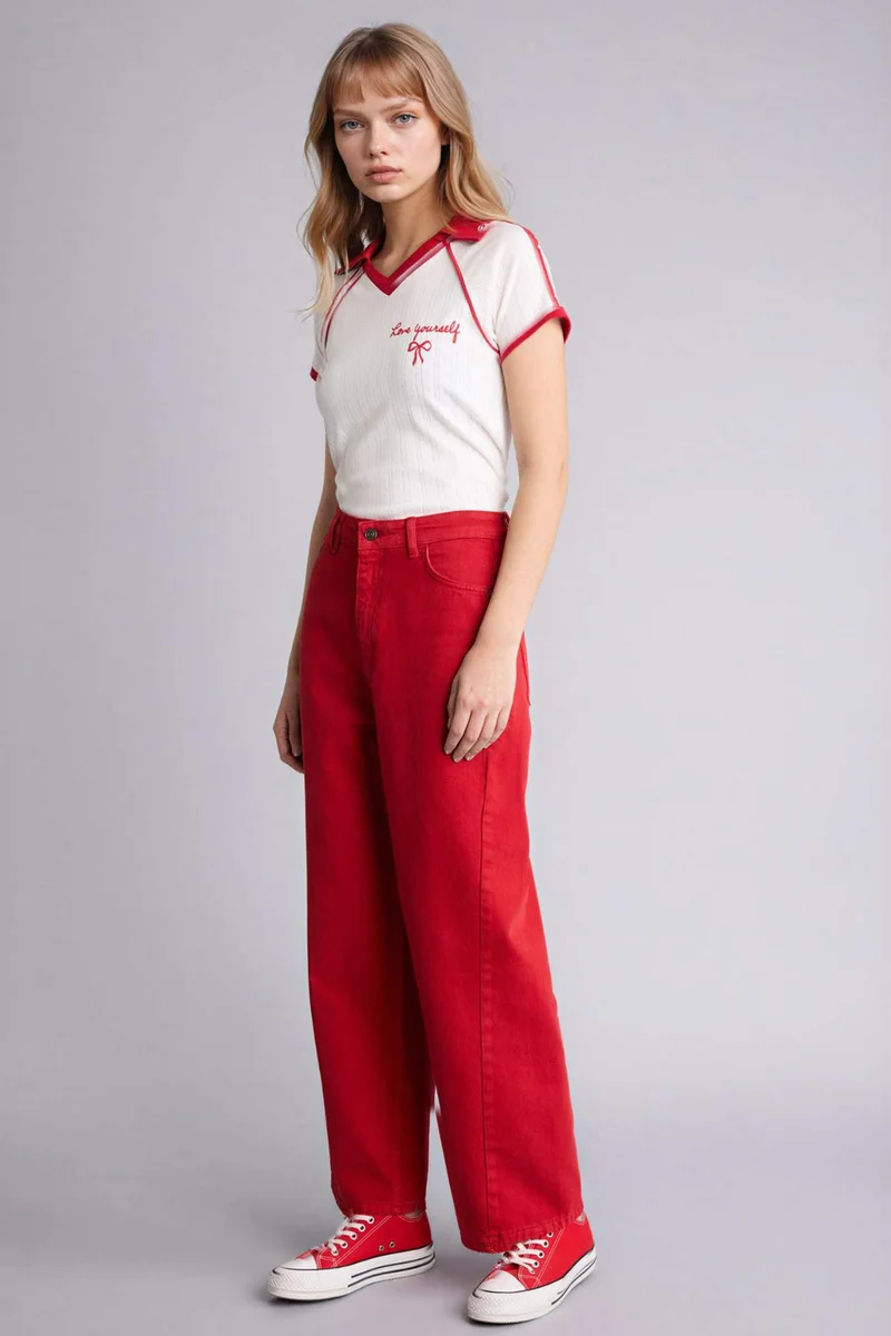 ديفاكتو Fitted Embroidered T-Shirt