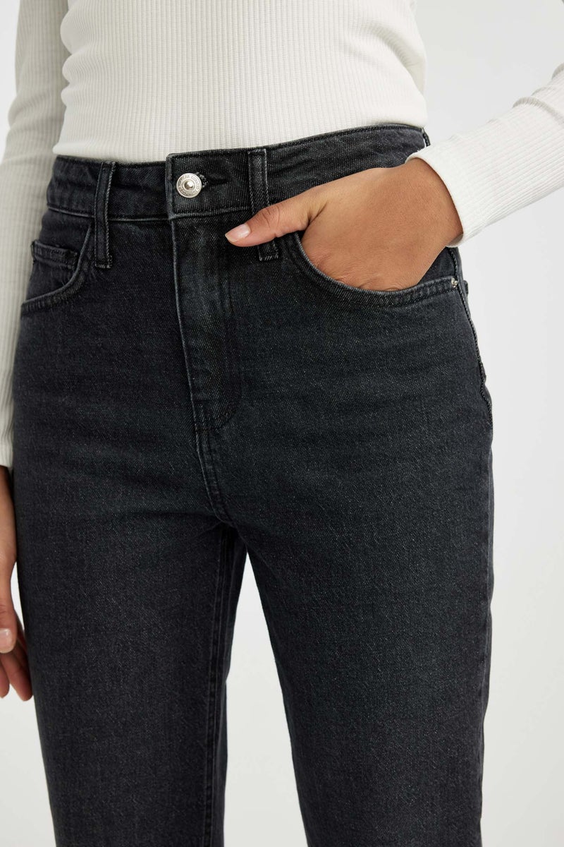 DeFacto Woman High Waist Ankle Length Comfort Mom Fit Jeans - Image 5