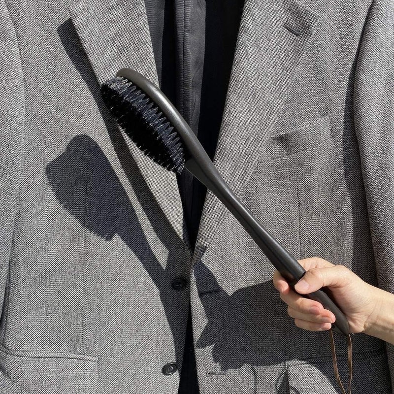 DOLPHY فرشاة تنظيف المعطف الخشبية مناسبة لإزالة الغبار والوبر من السترات والبدلات والملابس - سوداء - Image 3