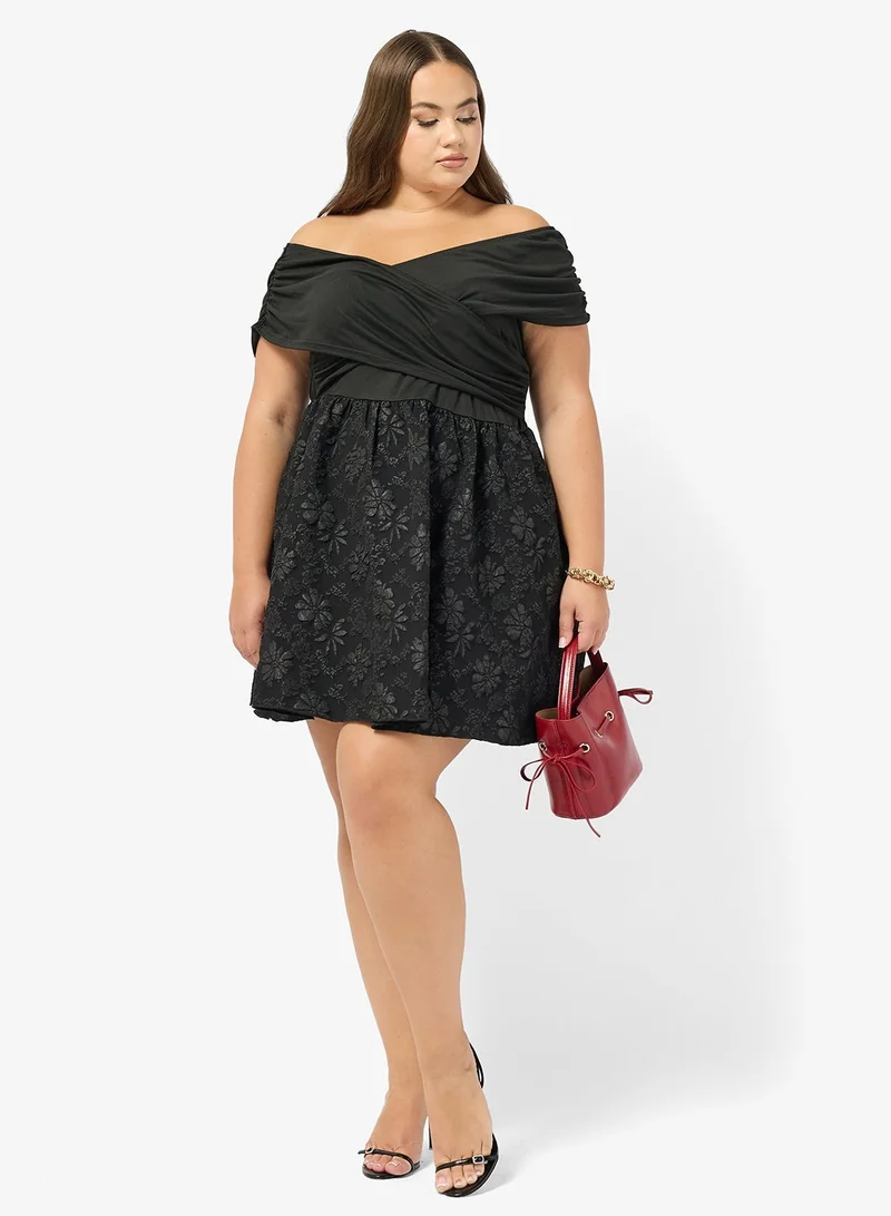 جينجر بلس فستان جاكار بياقة مكشوفة ولف