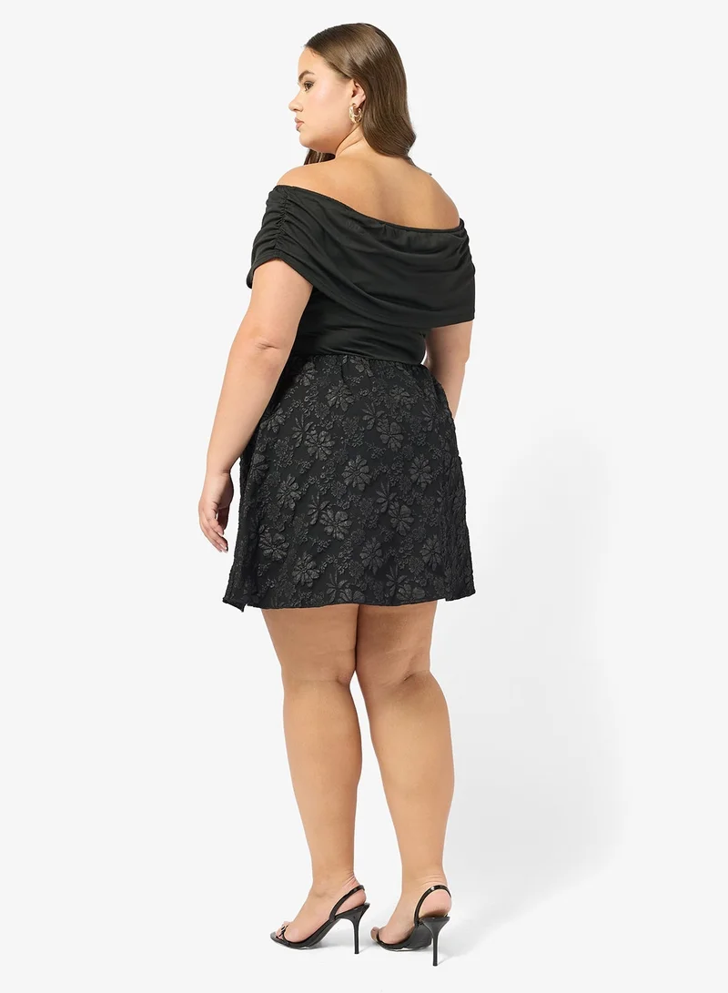 جينجر بلس فستان جاكار بياقة مكشوفة ولف