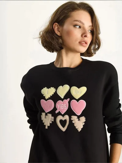 Bianco Lucci Heart Patch Appliqué Relaxed Fit Crew Neck Sweatshirt