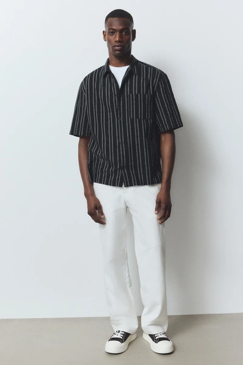 اتش اند ام قميص بأكمام قصيرة بقصّة عادية