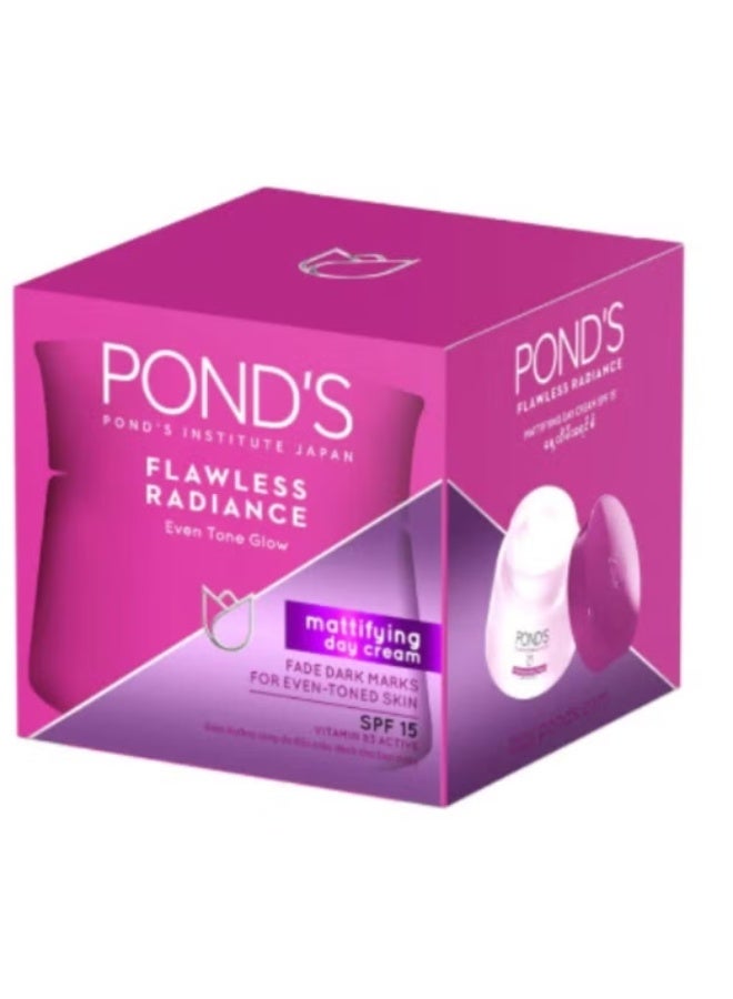 Pond's Flawless Radiance Even tone Glow Mattifying Day Cream With Spf 15 50ml - Image 3