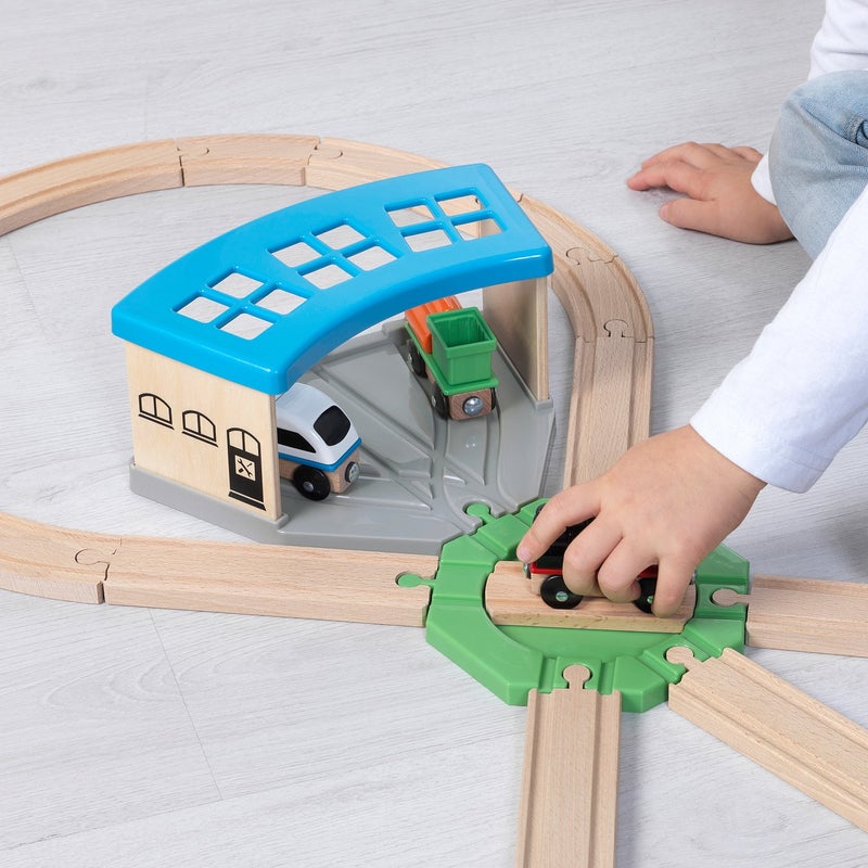 LILLABO Wooden Train Track Turntable in Solid Beech with Rotating Green Plastic Disc - Image 4