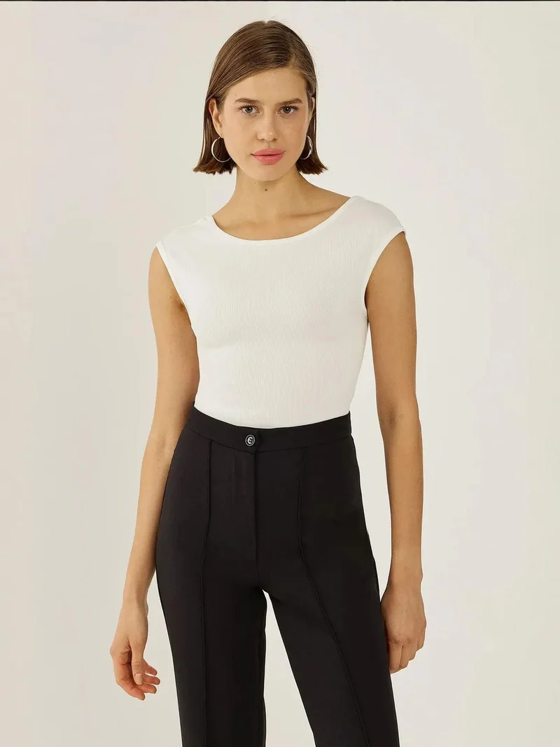 هيكاب بلوزة قصيرة بظهر مفتوح