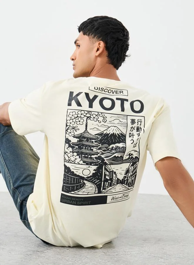 ستايلي تيشيرت رجالي كبير بطبعة يابانية على الظهر