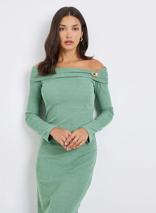 ستايلي فستان طويل بياقة غير متماثلة الطول