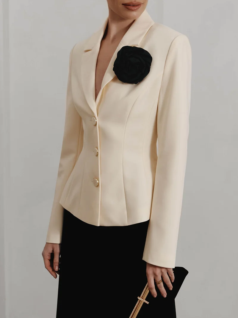 Lichi Fitted blazer with satin brooch