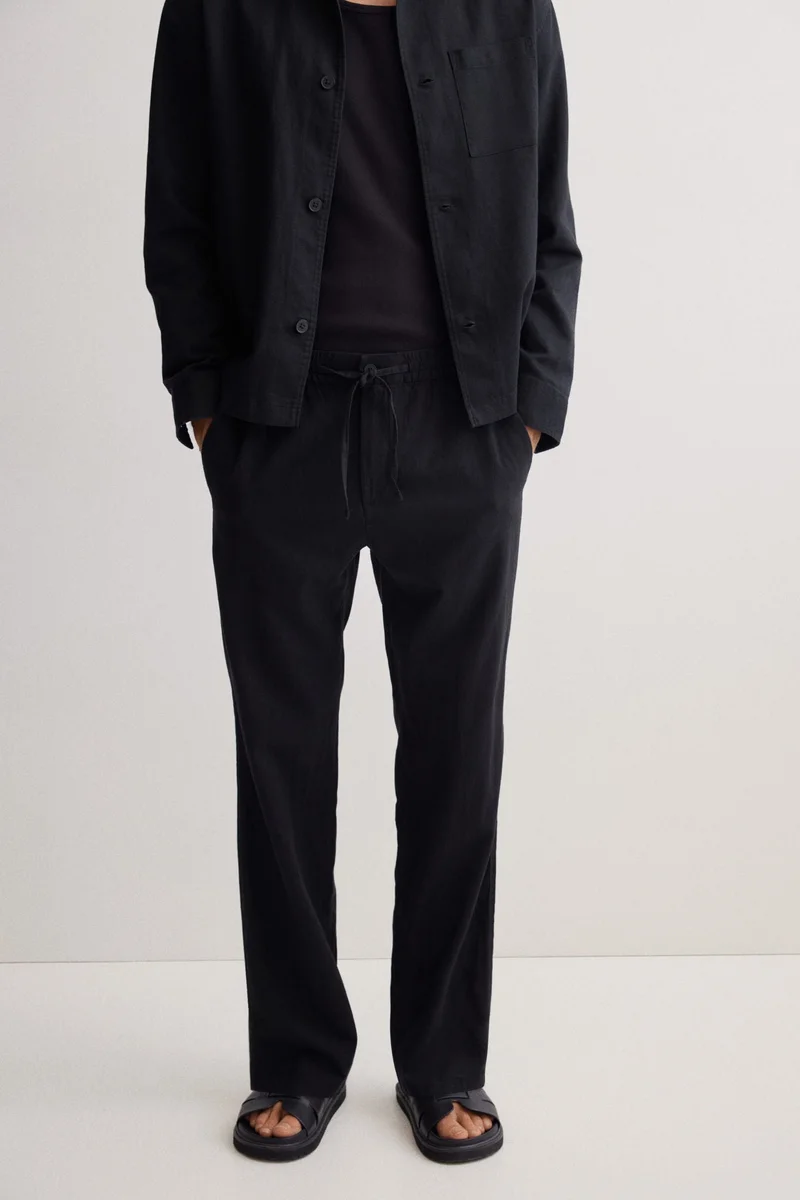 اتش اند ام بنطلون بقصّة عادية من مزيج الكتان