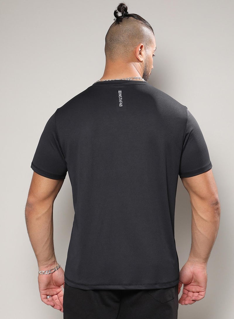 Instafab Plus Men's Solid Black Regular Fit Activewear T-Shirt - Image 5