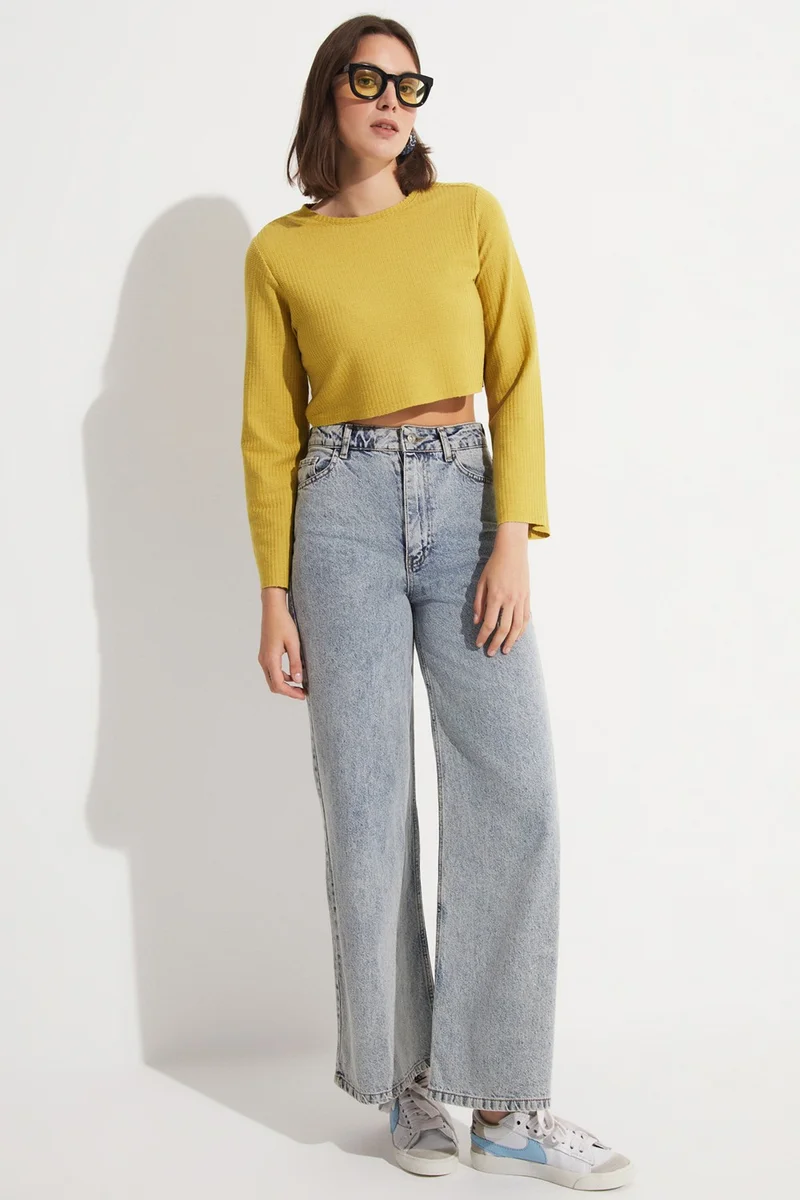 JUNE Women's Crew Neck Long Sleeve Crop Blouse