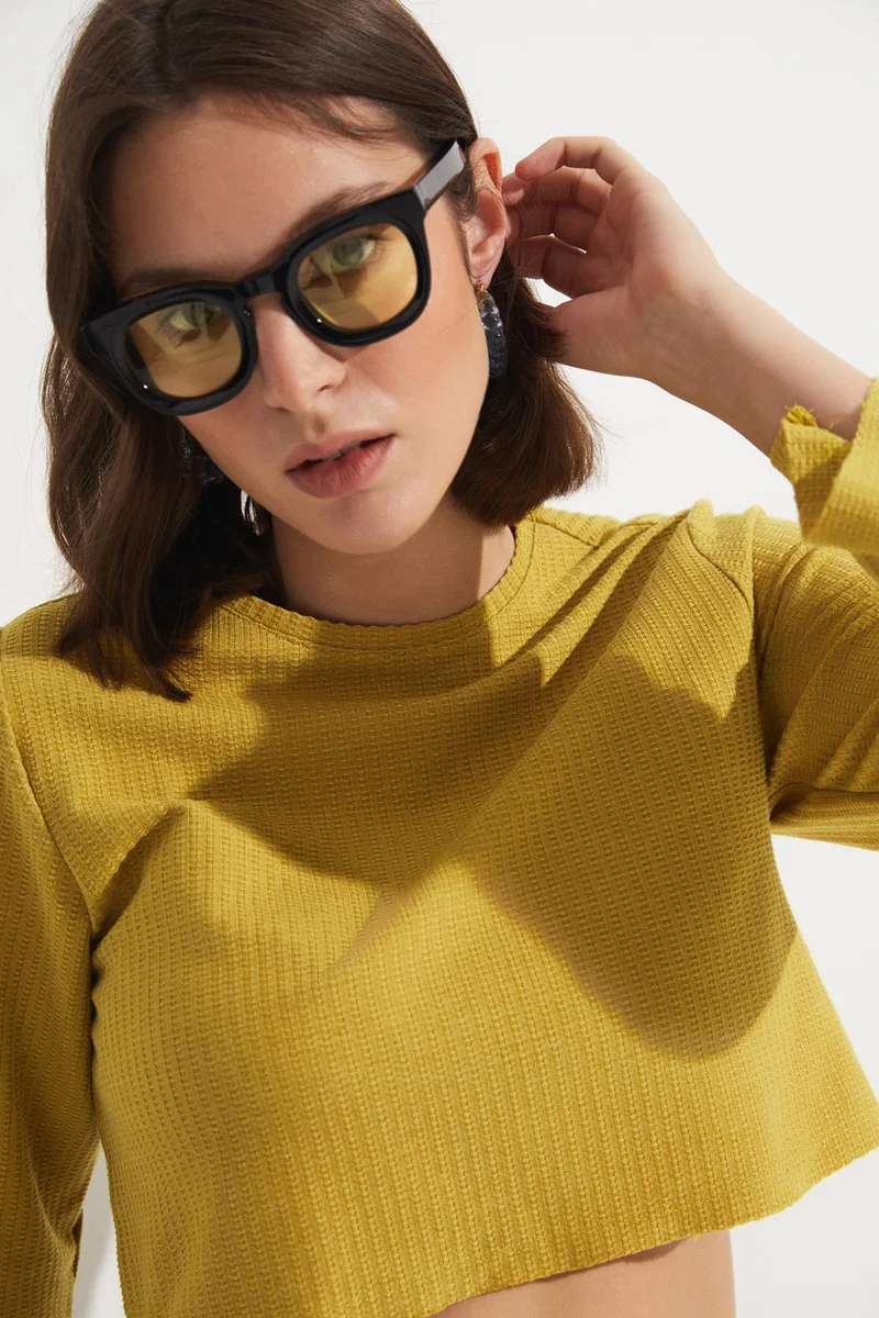 JUNE Women's Crew Neck Long Sleeve Crop Blouse