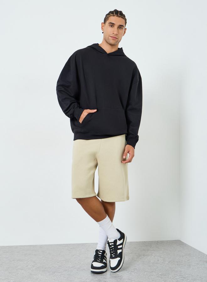 ستايلي هودي مطرز بطبعة جرافيك - Image 2