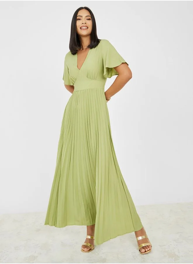 Styli Pleated V Neck A-Line Maxi Dress