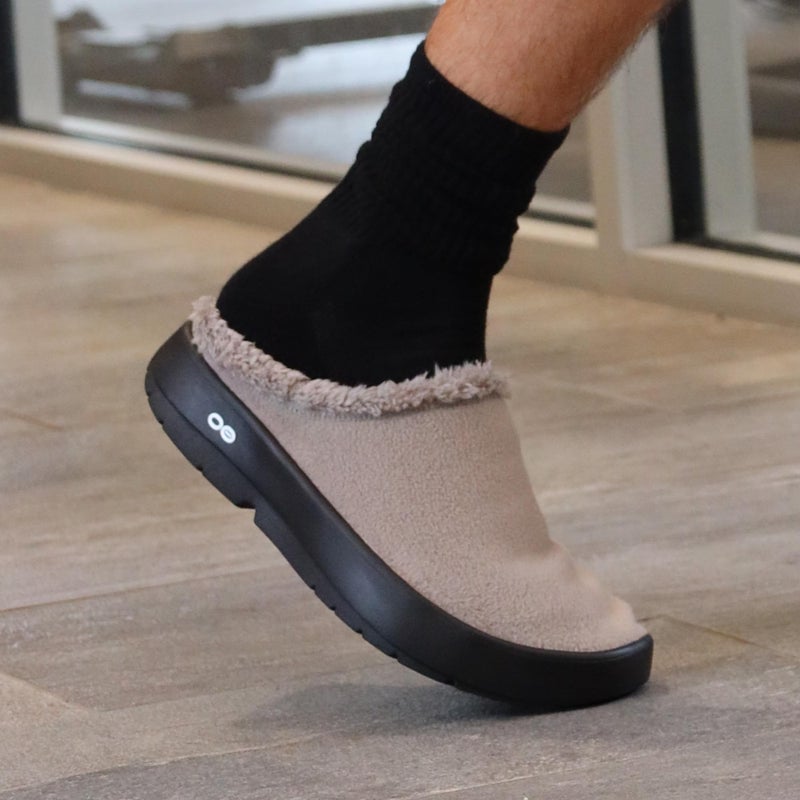 OOFOS OOcoozie Recovery Mule, Tawny - Menâ€™s Size 9 - Image 3