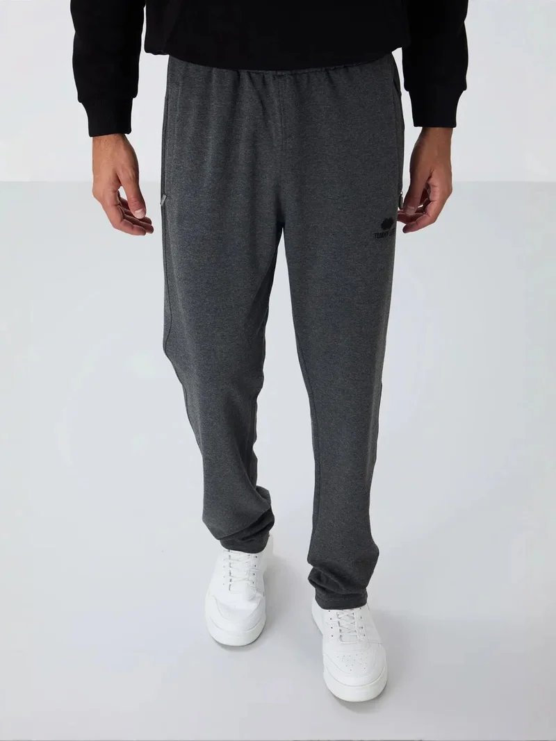 تومي لايف TOMMY Men's Slim-fit Straight-leg Sweatpants