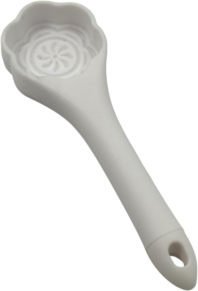 بي آند دي حامل الملعقة الخزفي من B&D بتصميم نقوش زهرية – حامل أدوات مطبخ أبيض - Image 1