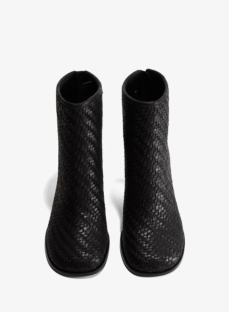 اتش اند ام بوت مُضفر بطول يصل إلى الكاحل