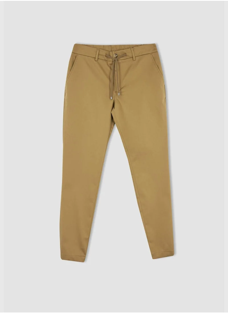 ديفاكتو Jogger Fit Tie Waist Chinos