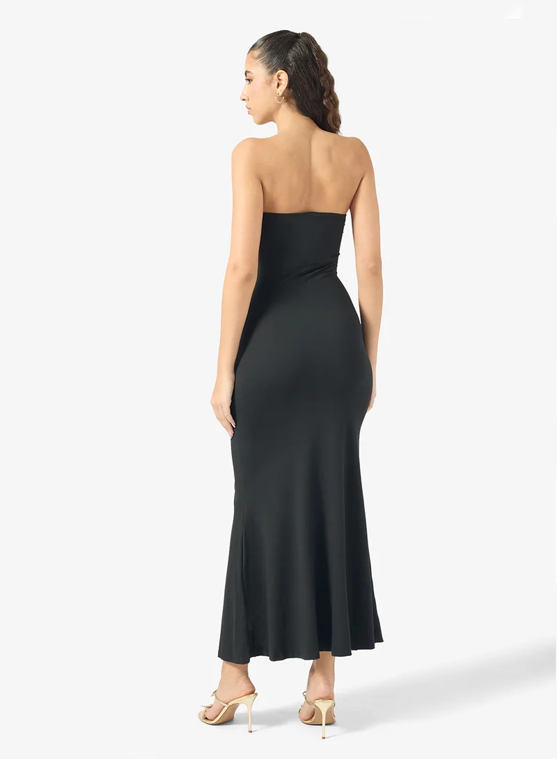 جينجر فستان بفتحة صدر ذهبية