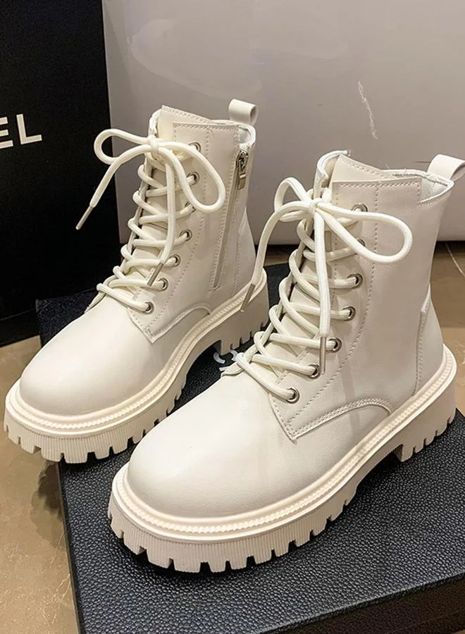 تايك تو حذاء بوت أبيض سادة برباط