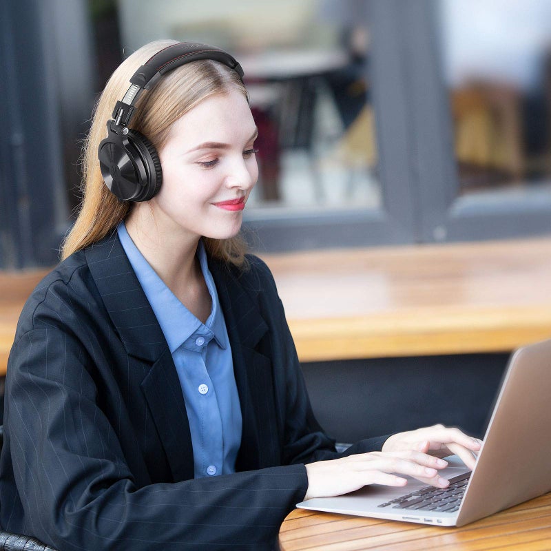 OneOdio سماعات أذن فوق الأذن بلوتوث OneOdio، 110 ساعة من الصوت اللاسلكي/السلكي ستيريو قابل للطي مع صوت عميق من محركات نيوديميوم 50 مم لجهاز الكمبيوتر/الحاسوب/البودكاست - استوديو لاسلكي برو C، أسود - Image 2