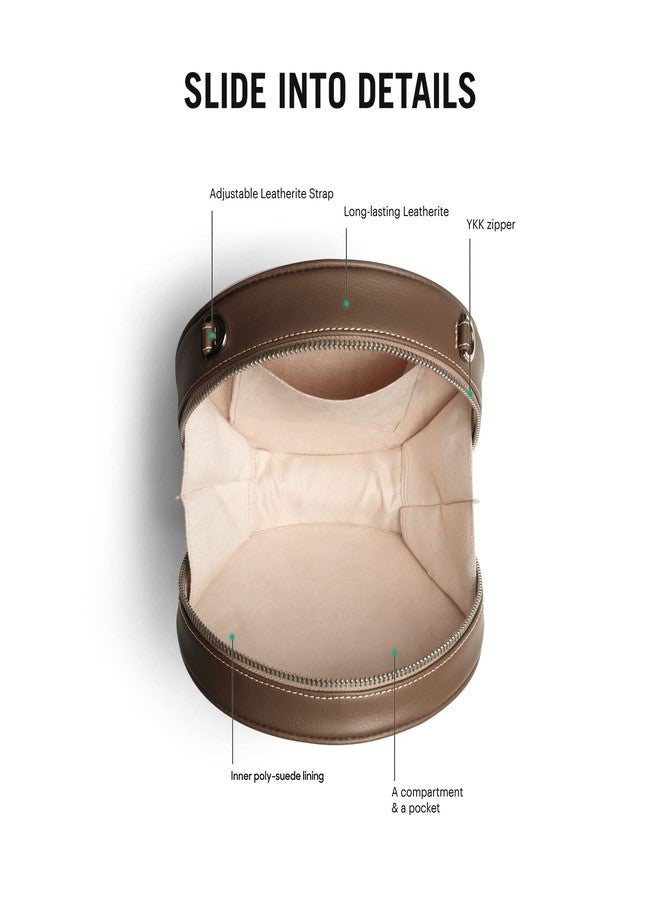 دايلي أوبجيكتز حقيبة كتف دائرية مطبوعة من ديلي أوبجكتس للنساء | حقيبة أنيقة من الجلد النباتي بنقشة بنية الجوز مع جيب داخلي منزلق | إغلاق بسحاب وحزام قابل للتعديل | مساحة تخزين للأغراض الأساسية - Image 4