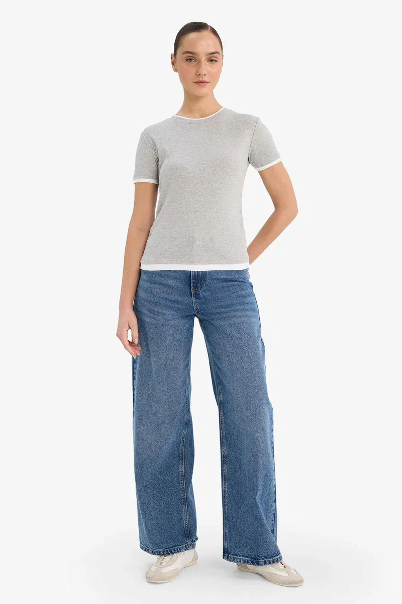 ديفاكتو Slim Fit Crew Neck Ribbed Short Sleeve T-Shirt