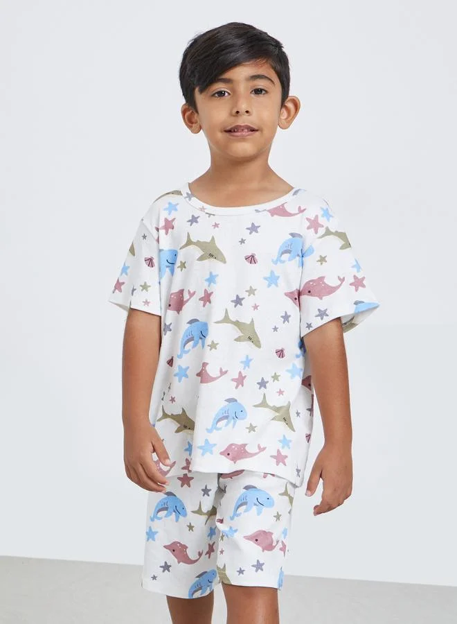 ستايلي Styli All Over Star Print T-Shirt and Shorts Set