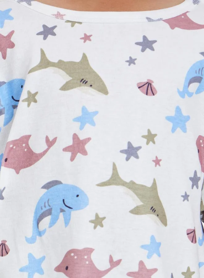 Styli Styli All Over Star Print T-Shirt and Shorts Set