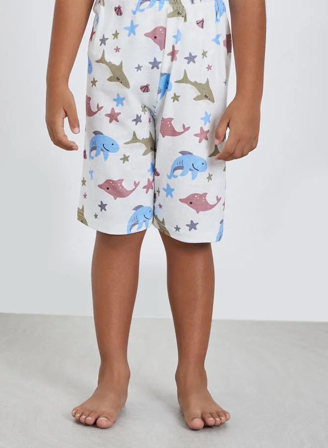 Styli Styli All Over Star Print T-Shirt and Shorts Set